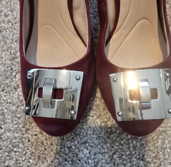 Rockport Burgundy Heels with Silver Accents - Picture 2 of 9